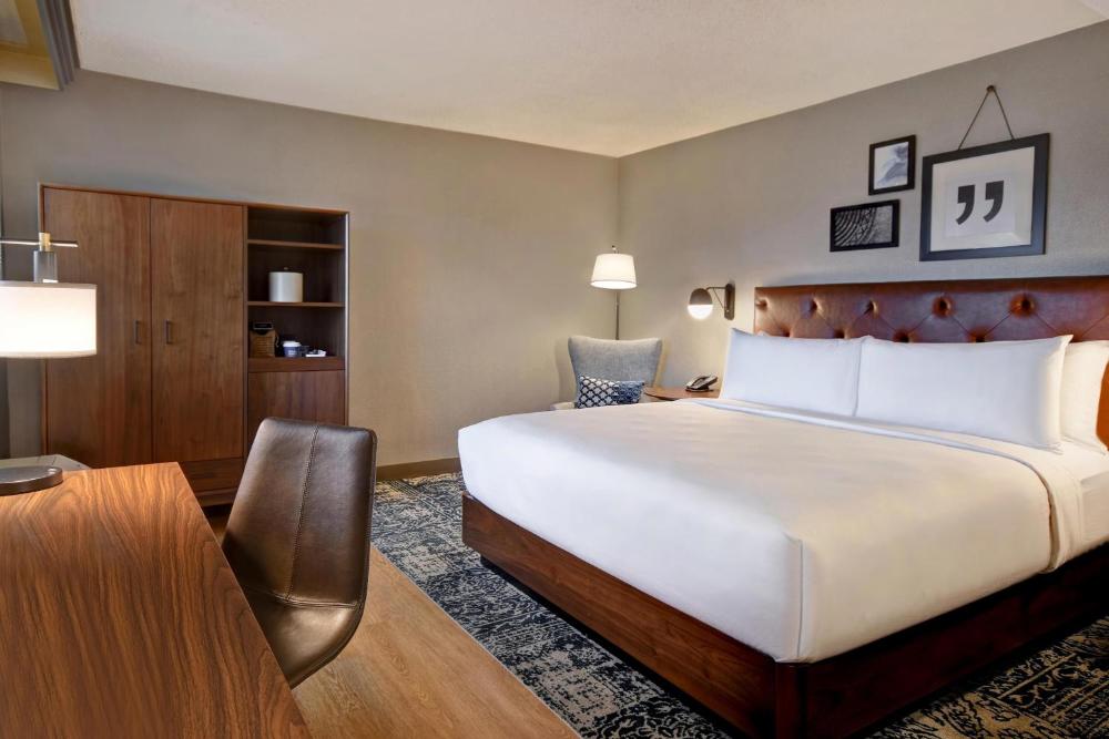 Guest Room, 1 King interior